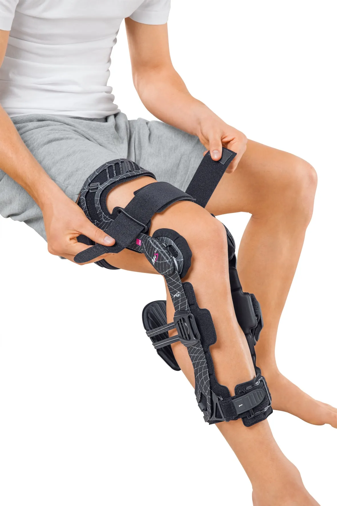 medi M.4s PCL Dynamic Knee Brace